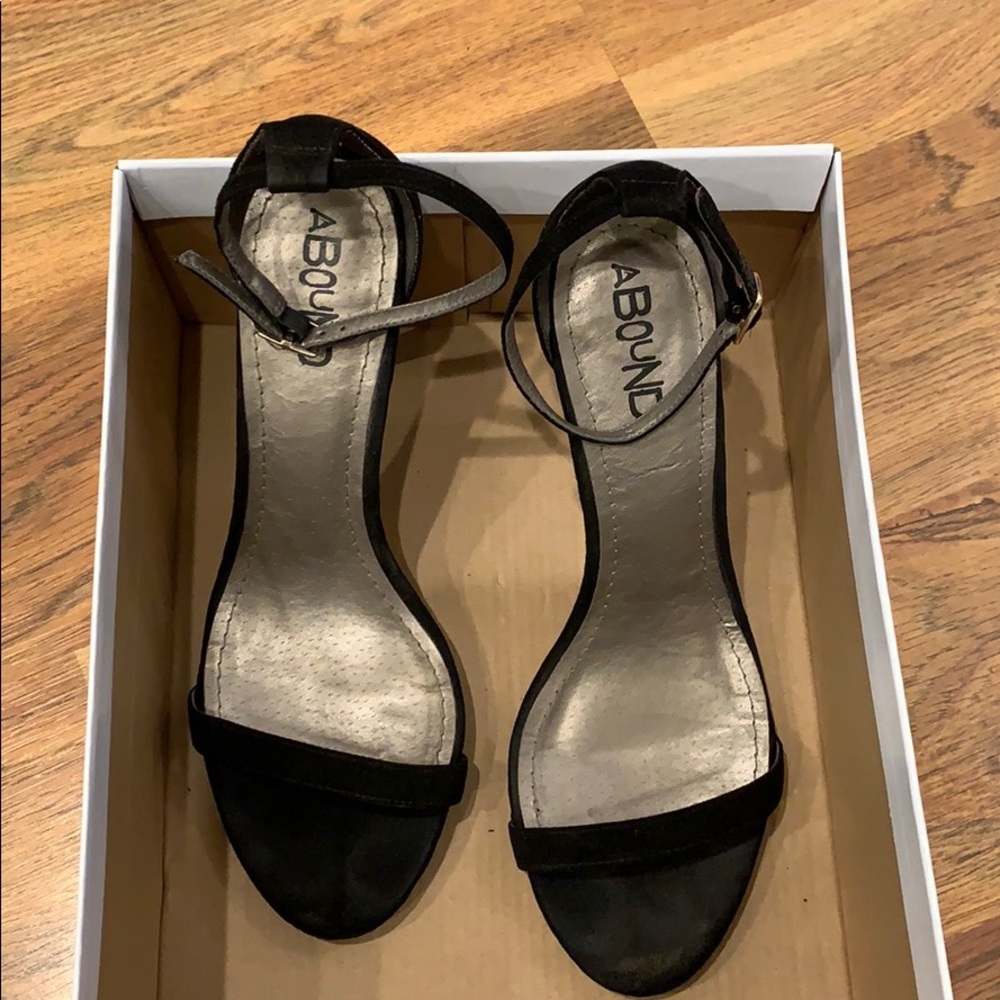 Heels - Picture 3 of 3